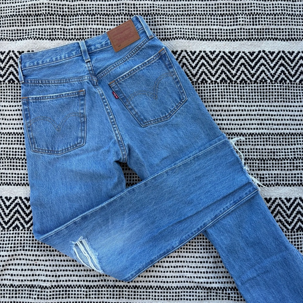 Levi's 501 Distressed Cutoff Jeans size 24 - Picture 6 of 8